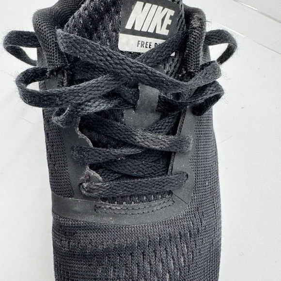 Nike Black Free RN Tennis shoes - Picture 7 of 9